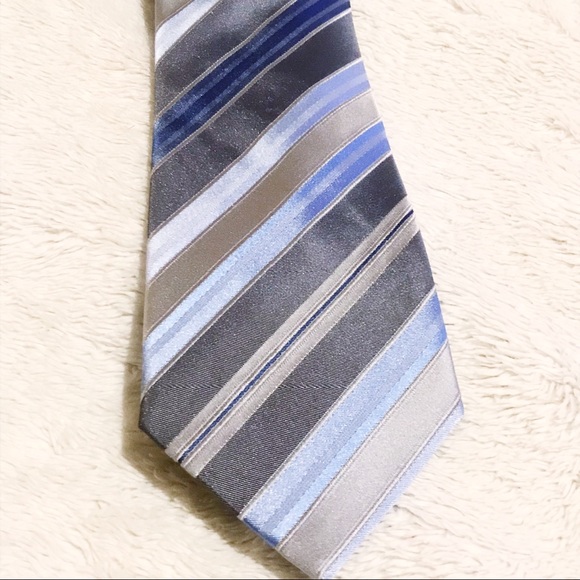 UNLISTED by Kenneth Cole 100% Silk Tie - Picture 1 of 4